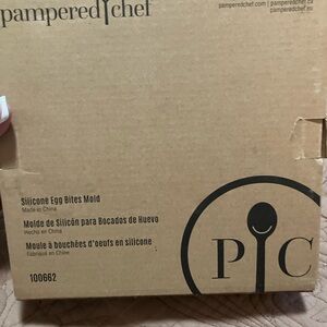 NIB Pampered Chef Brown Kraft Silicone Egg Bites Mold